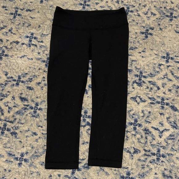 Lululemon Black 3/4 length leggings - Picture 1 of 4